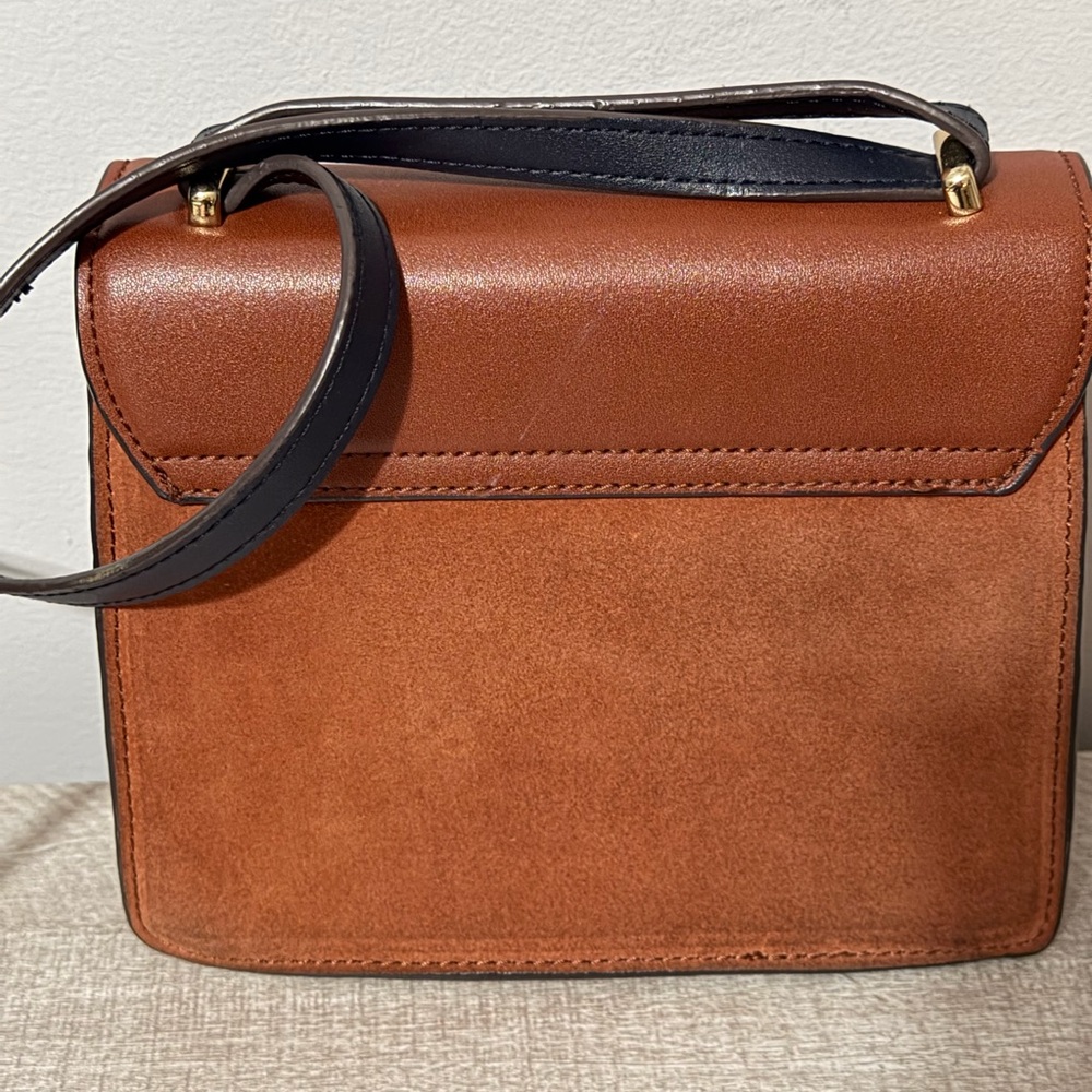 Leather crossbody bag by Violeta. - Picture 5 of 9